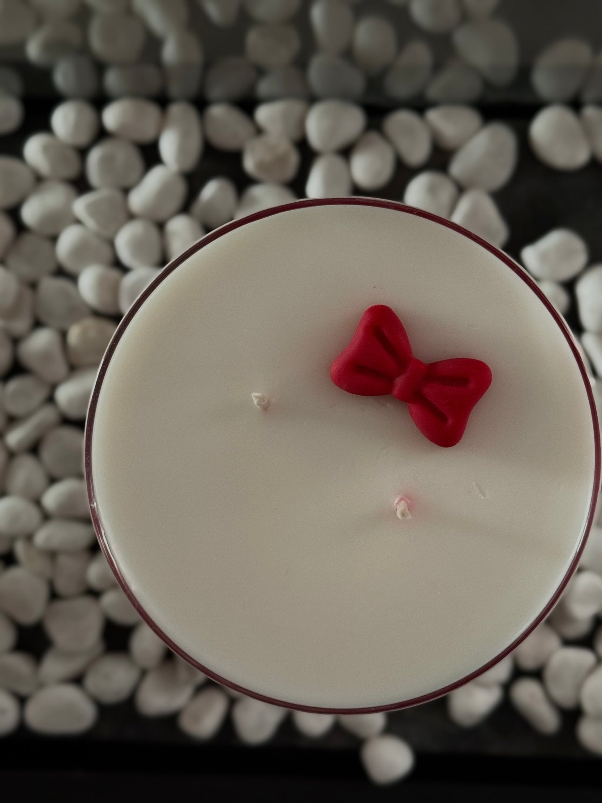 Accorn rankų darbo lush red žvakė